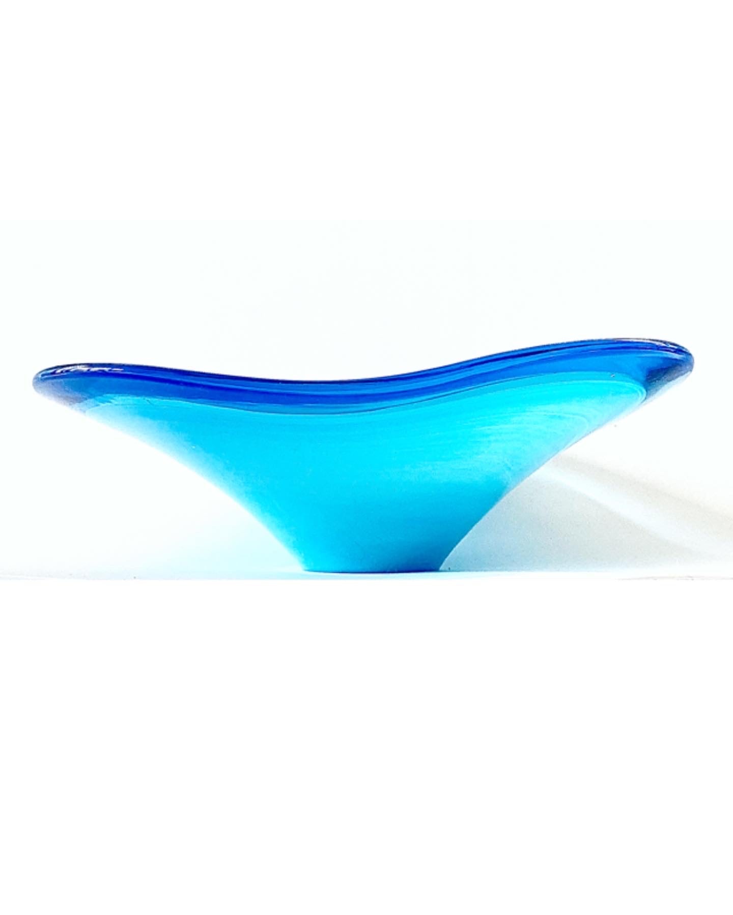 A Murano glass bowl in sky blue with a soft wave and an outer rim in admiral blue.