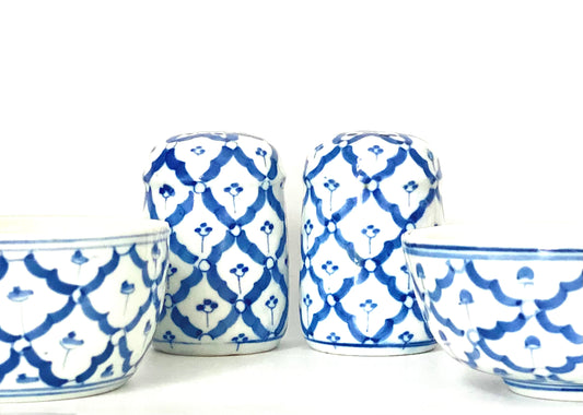 A pair of Blue & White Maitland-Smith Salt & Pepper Pots and two bowls to match.