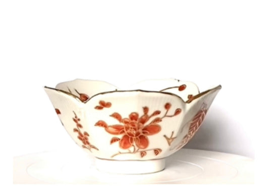 A pair of porcelain scalloped rimmed bowls.