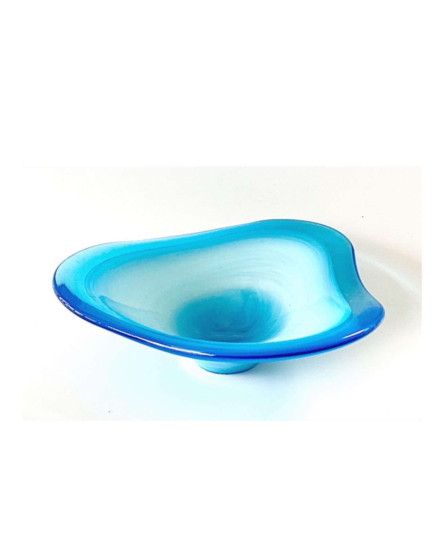 A Murano glass bowl in sky blue with a soft wave and an outer rim in admiral blue.