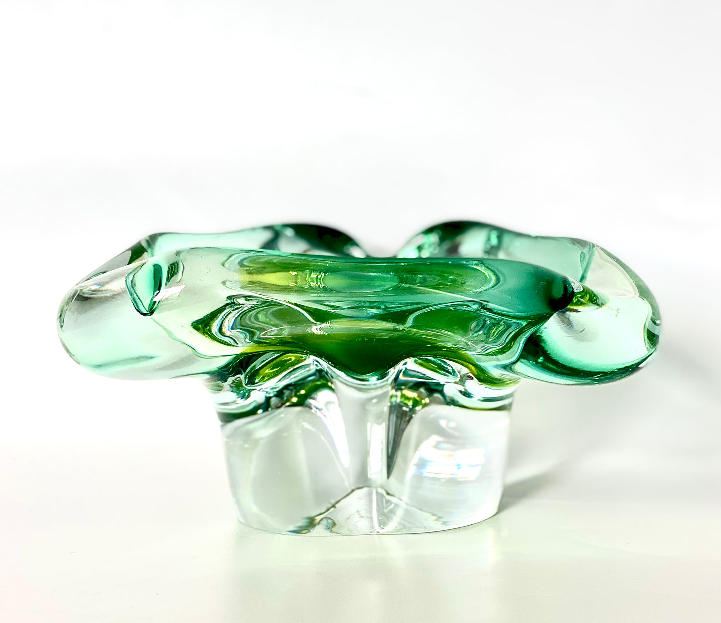 A Josef Hospodska Czech Chřibská art glass bowl  .