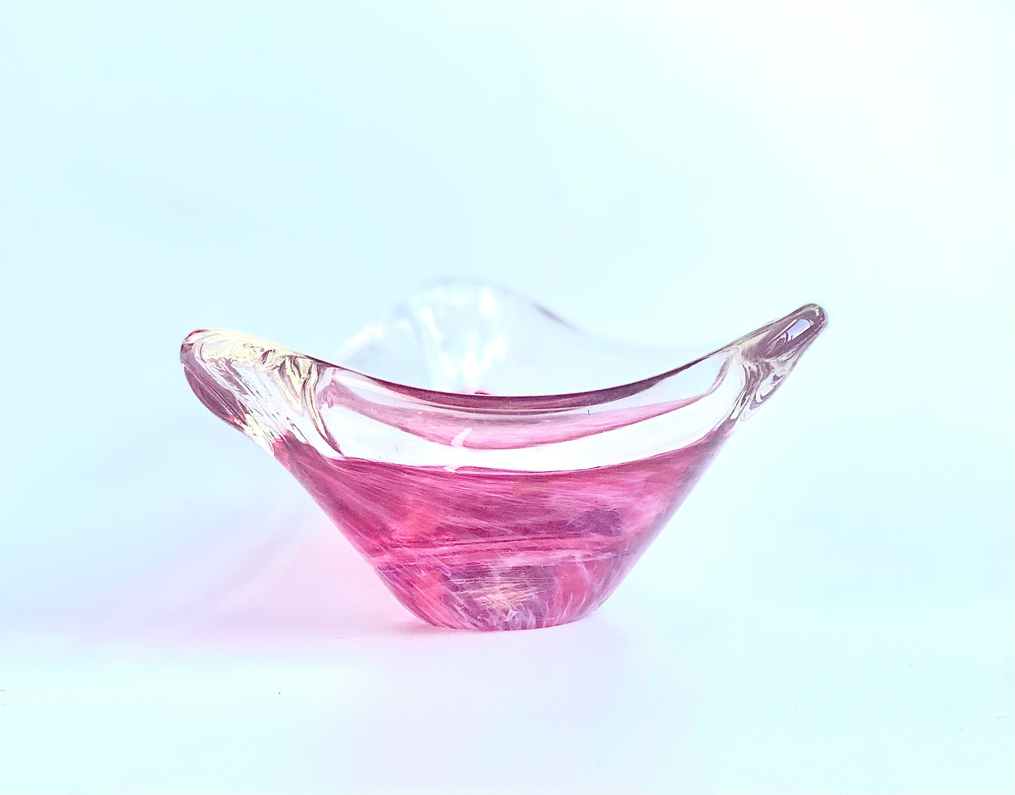 A glass bowl in a mottled fuscia pink.