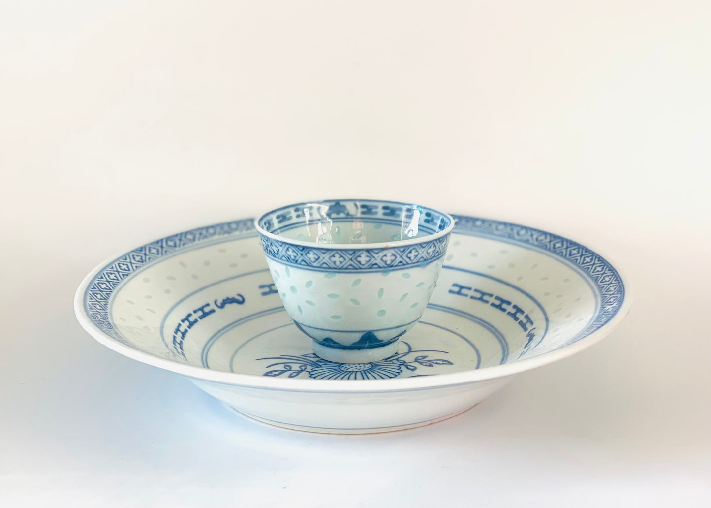 A Chinese porcelain rice noodle bowl with a small bowl/ pot / tea / sake cup.