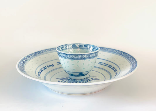 A Chinese porcelain rice noodle bowl with a small bowl/ pot / tea / sake cup.