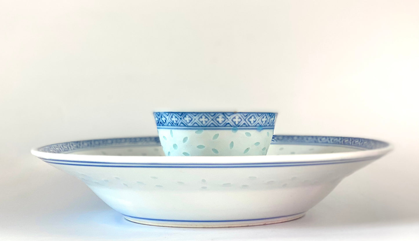 A Chinese porcelain rice noodle bowl with a small bowl/ pot / tea / sake cup.